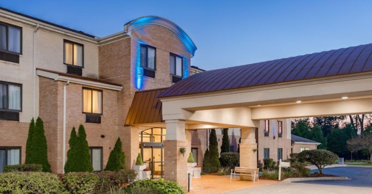 Holiday Inn Express & Suites